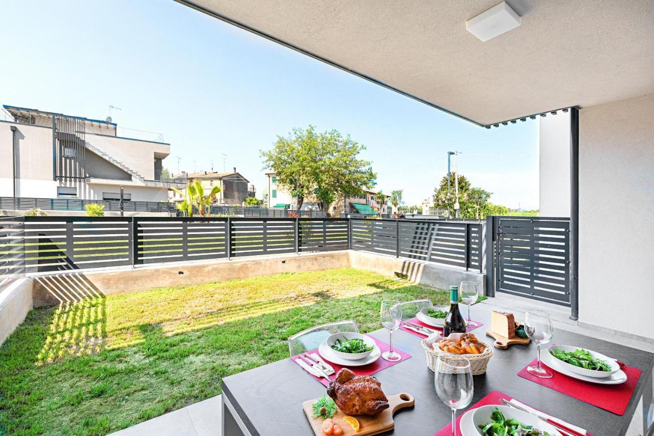 Apartamento Una Terrazza Sul Lago A2 Con Piscina By Wonderful Italy Peschiera del Garda Exterior foto